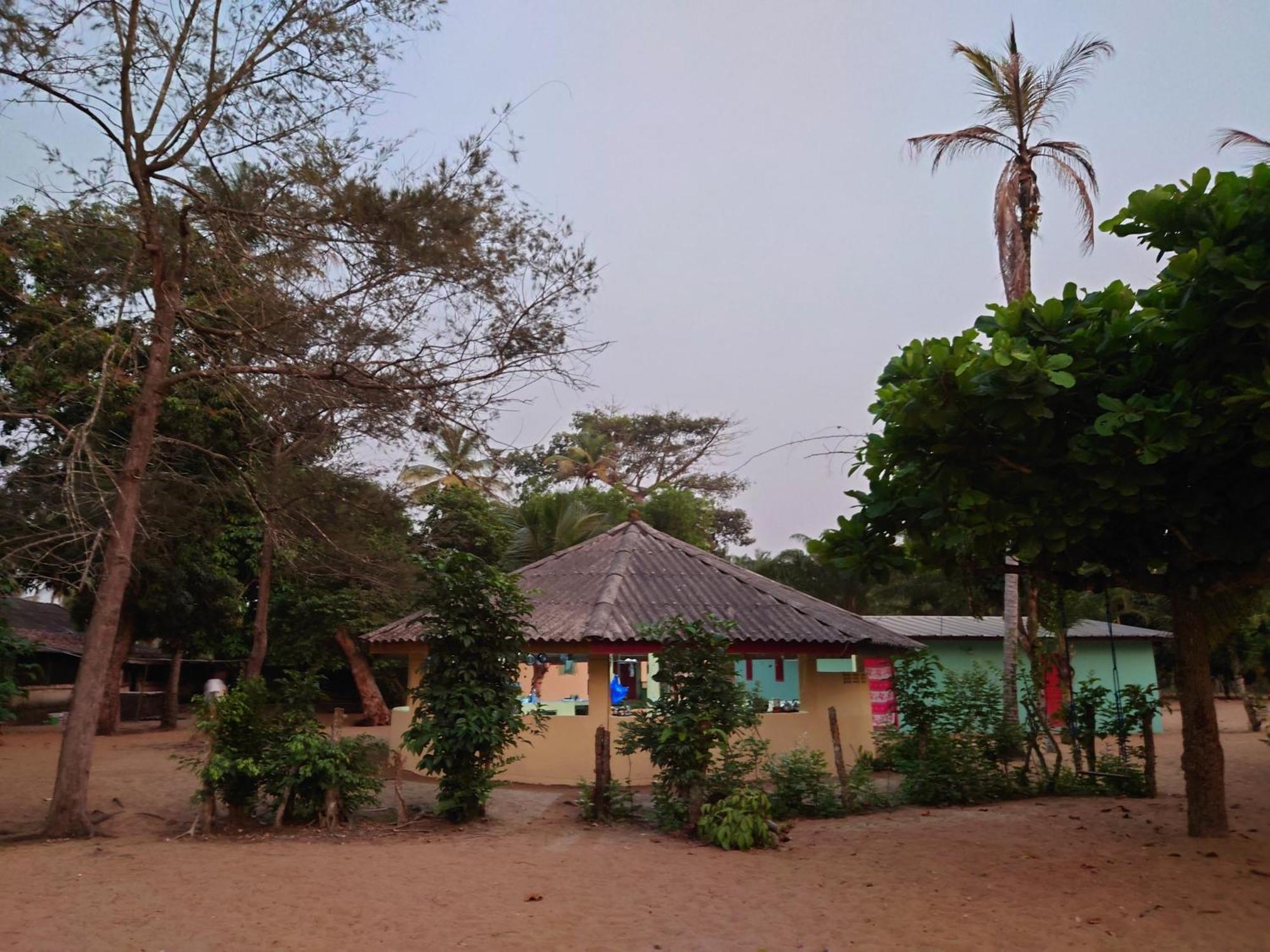 Rundbungalow Auf Lionsrest Grand-Bassam エクステリア 写真