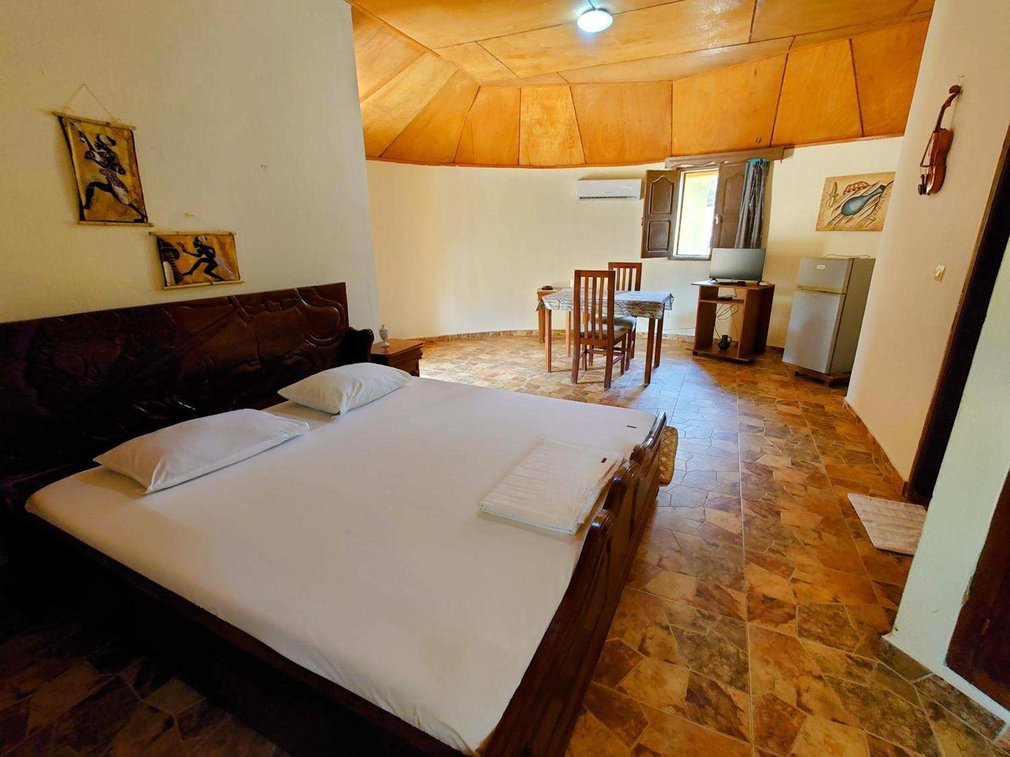 Rundbungalow Auf Lionsrest Grand-Bassam エクステリア 写真